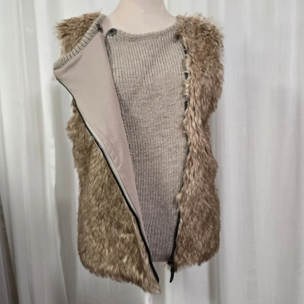 Forever 21 Faux Fur Vest‎ Sweater Back Zipper Closure Brown Women's Medium Fall